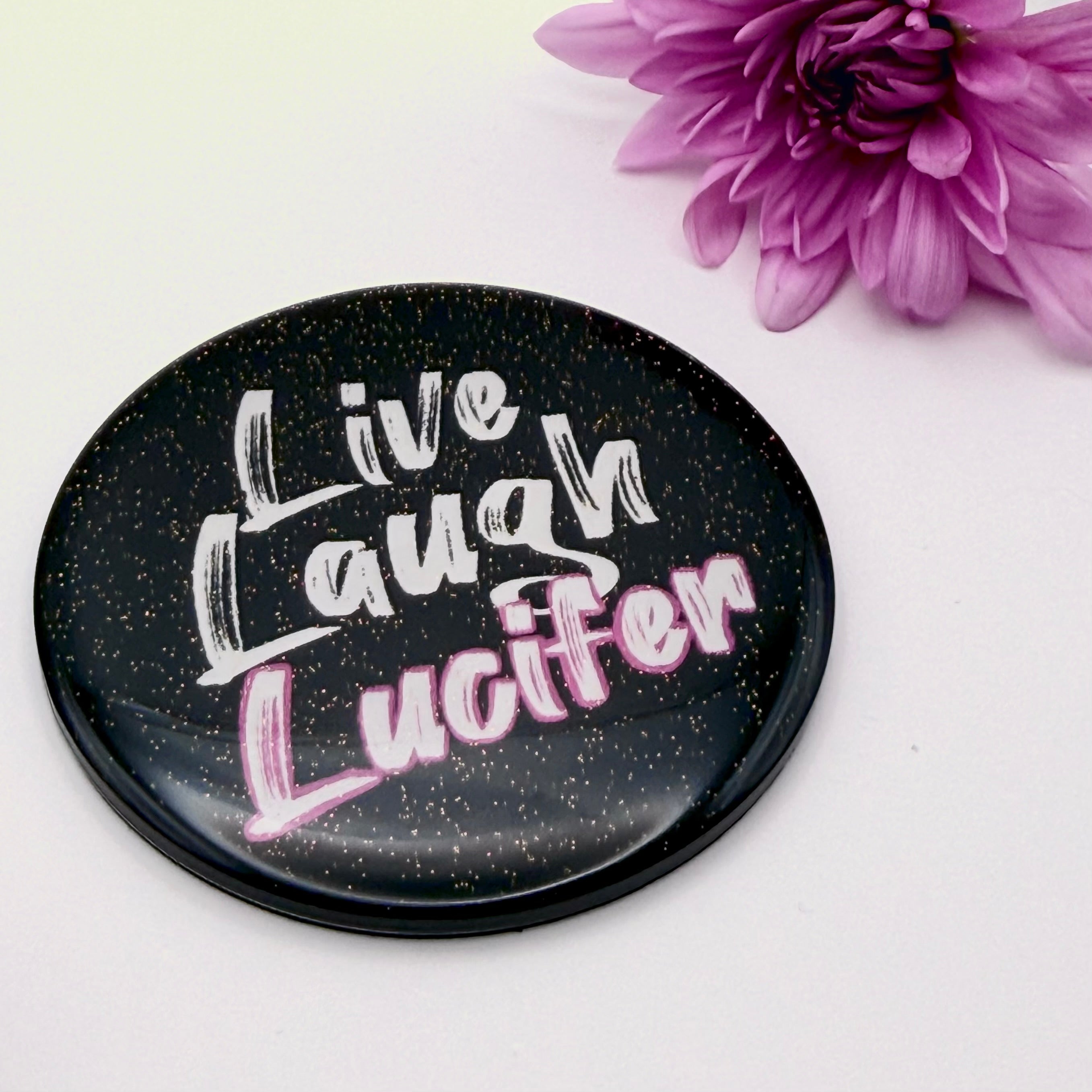 Live, Laugh, Lucifer -magneetti