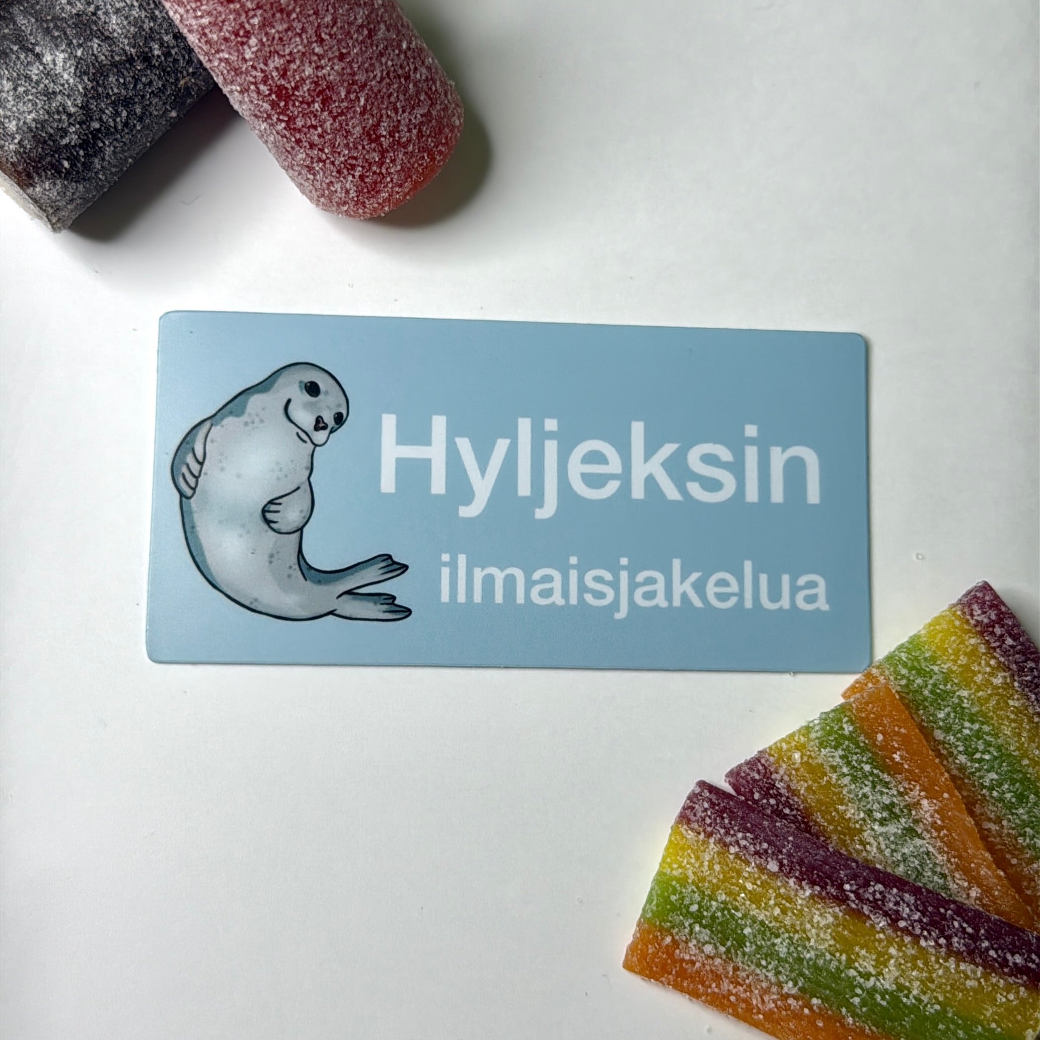 Hyljeksin ilmaisjakelua -hyljetarra, pieni