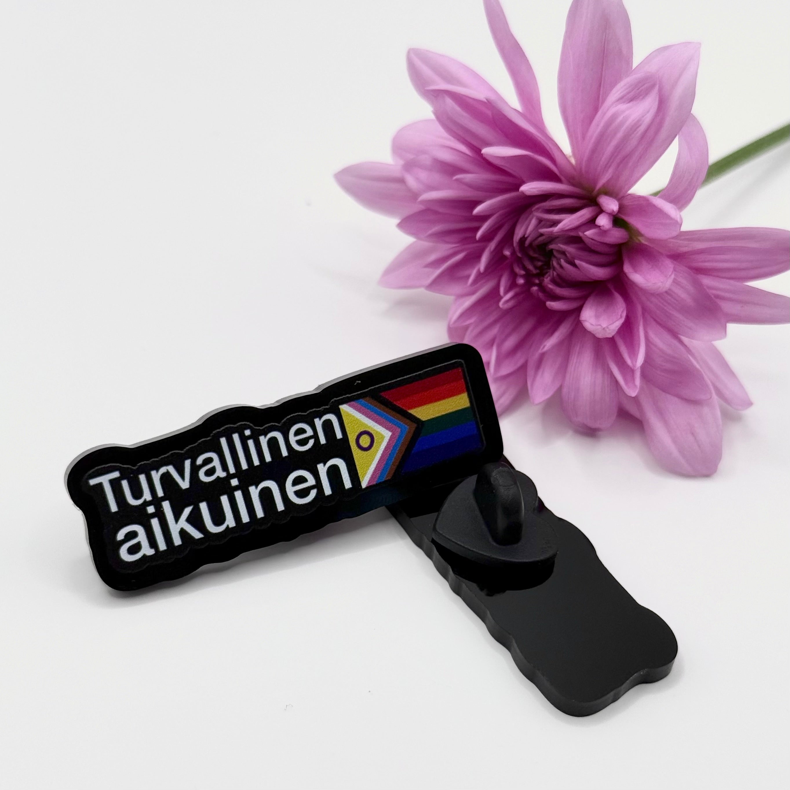 Turvallinen aikuinen -akryylipinssi